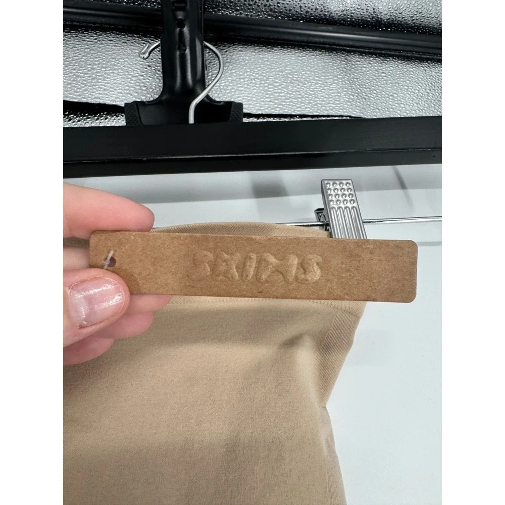 SKIMS Seamless Sculpt High Waisted Thong Womens Small Clay Tan Beige Shapewear
